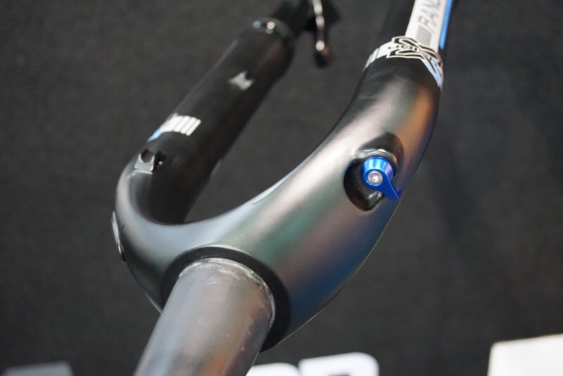 x-fusion ranger gravel bike suspension fork with inverted carbon crown and steerer