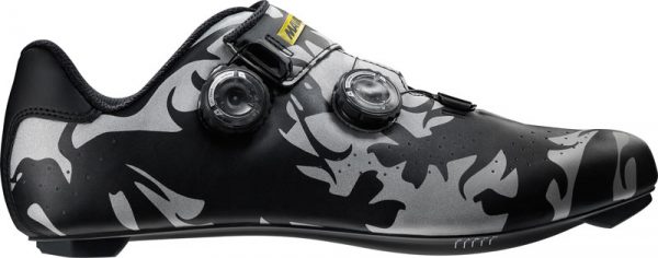 Limited Edition Mavic Cosmic Pro road cycling shoe with Belgian Lion print for spring classics races