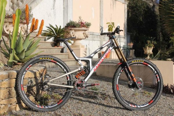 prototype santa cruz v10 29er downhill mountain bike for greg minaar at Lourdes UCI world cup race