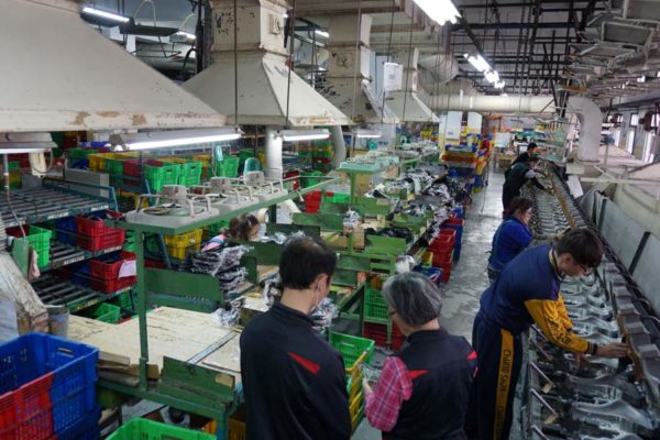 Prologo saddle factory tour shows foam molding process