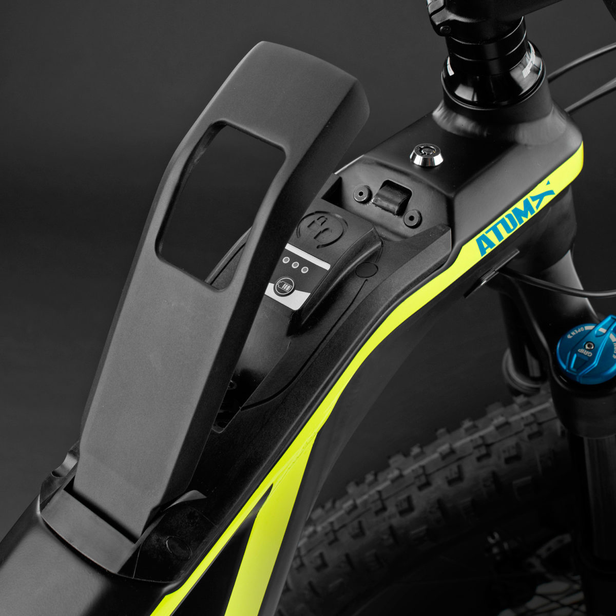 BH EMotion Atom X Lynx 6 27.5+ Plus Pro full-suspension e-bike eMTB trail enduro eEnduro mountain bike battery door open