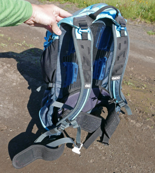 EVOC Explorer Pro 30l multi-day all-mountain trail bike backpack back straps