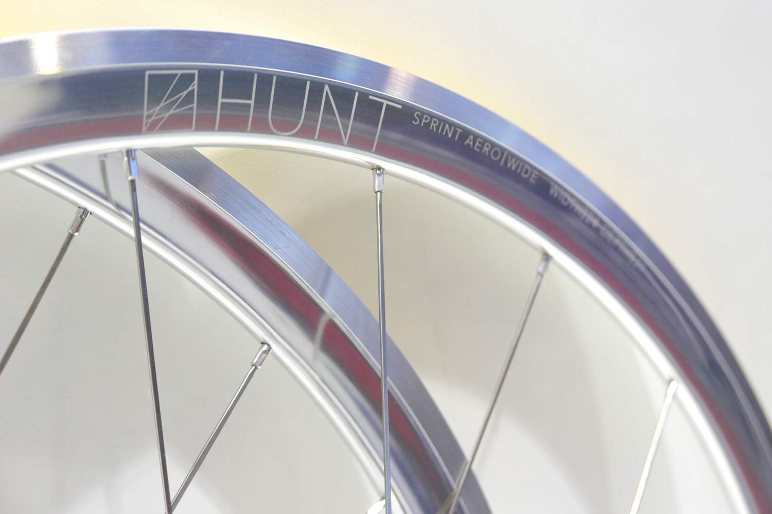 EB17: Hunt polishes fast-engaging Sprint Aero racing, rim & disc road tubeless wheels