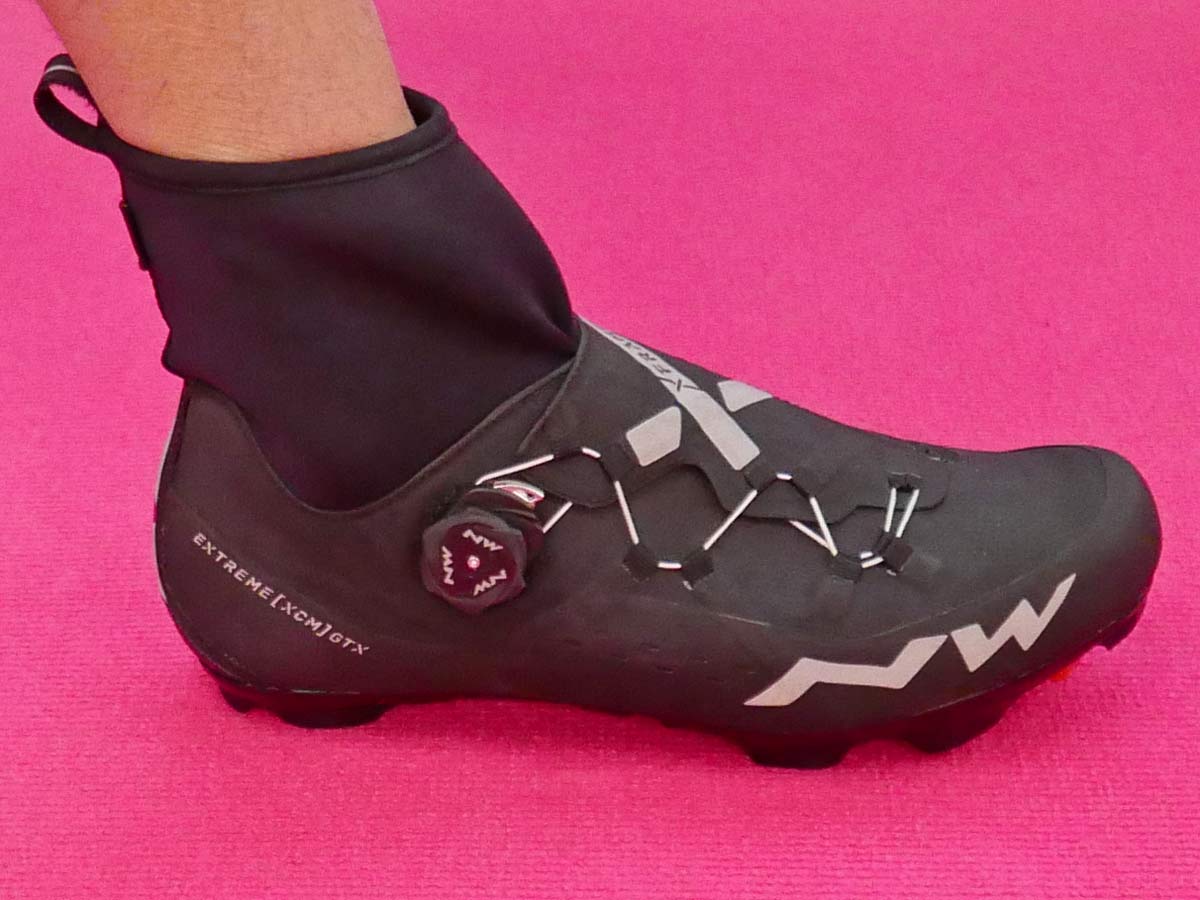 EB17 Northwave Extreme Flash Raptors embrace cold with flexible collar performance winter shoes Bikerumor