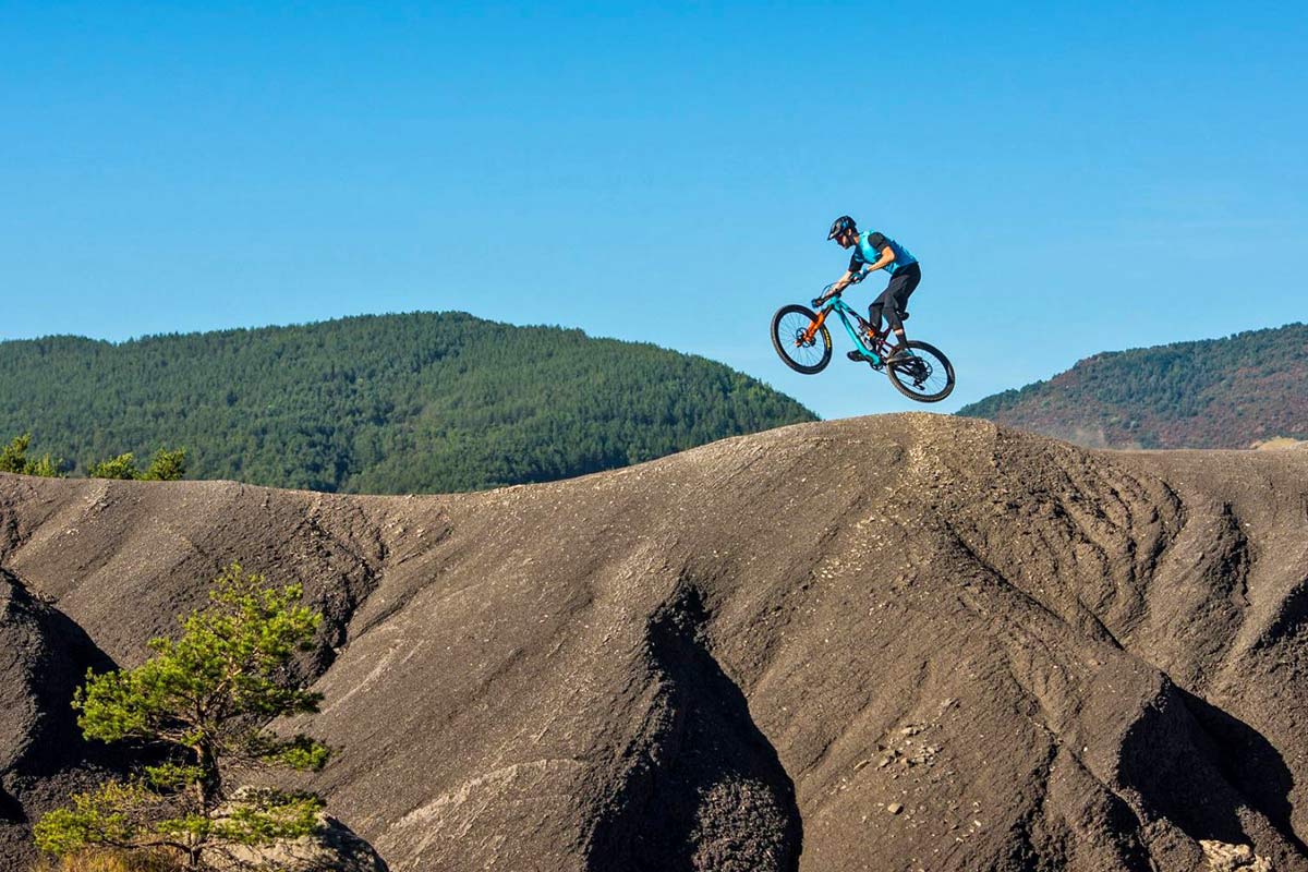 Urge Trailhead affordable trail all mountain bike helmet jumping