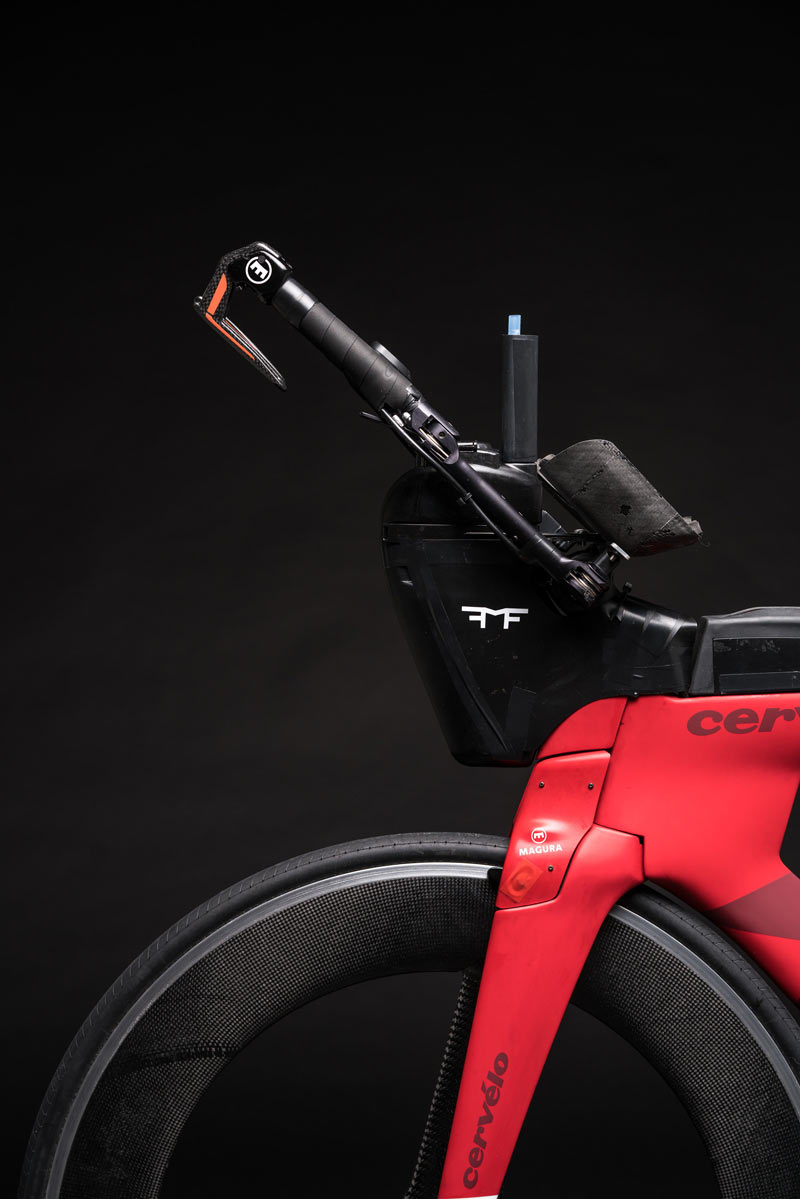 morf tech folding aero handlebar transforms from flat bullhorns to aero extensions for triathlon