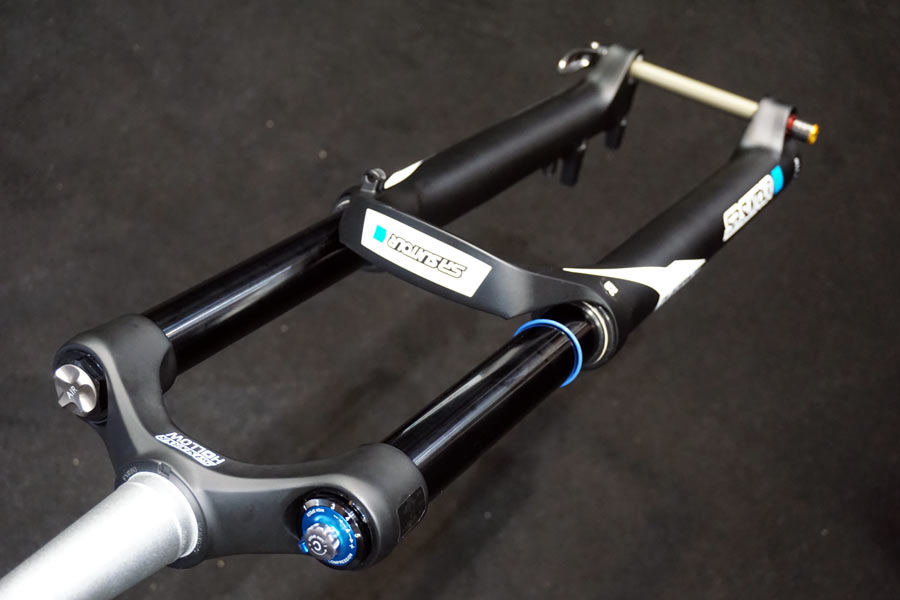 2018 SR Suntour Durolux boost mtb fork for enduro mountain bikes gets 15mm thru axle option