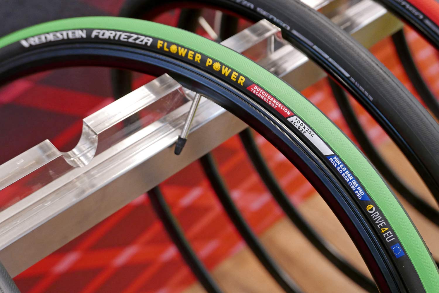 EB17: 5 new Vredestein Fortezza road tires get faster, tubeless & made of dandelions