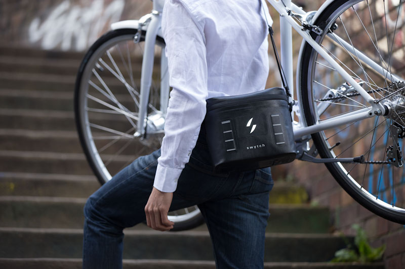 Swytch E-Bike Kit, bag over shoulder