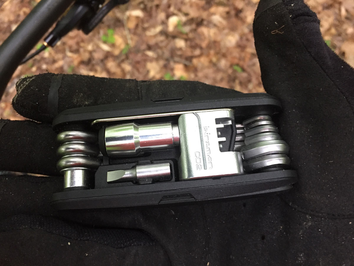 review of the birzman feexman diversity 17 bicycle multitool with chain breaker tool and co2 cartridge inflator