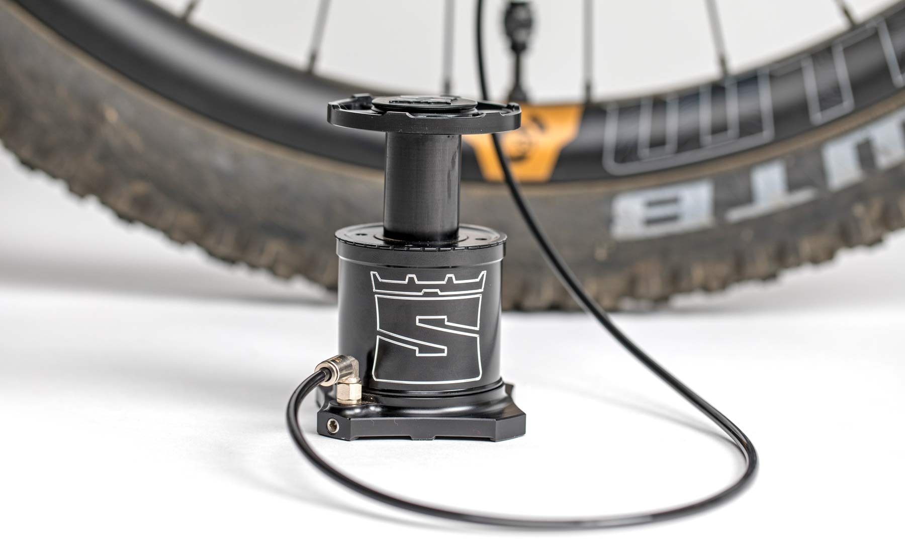 stompump mini bicycle foot pump to inflate bike tires