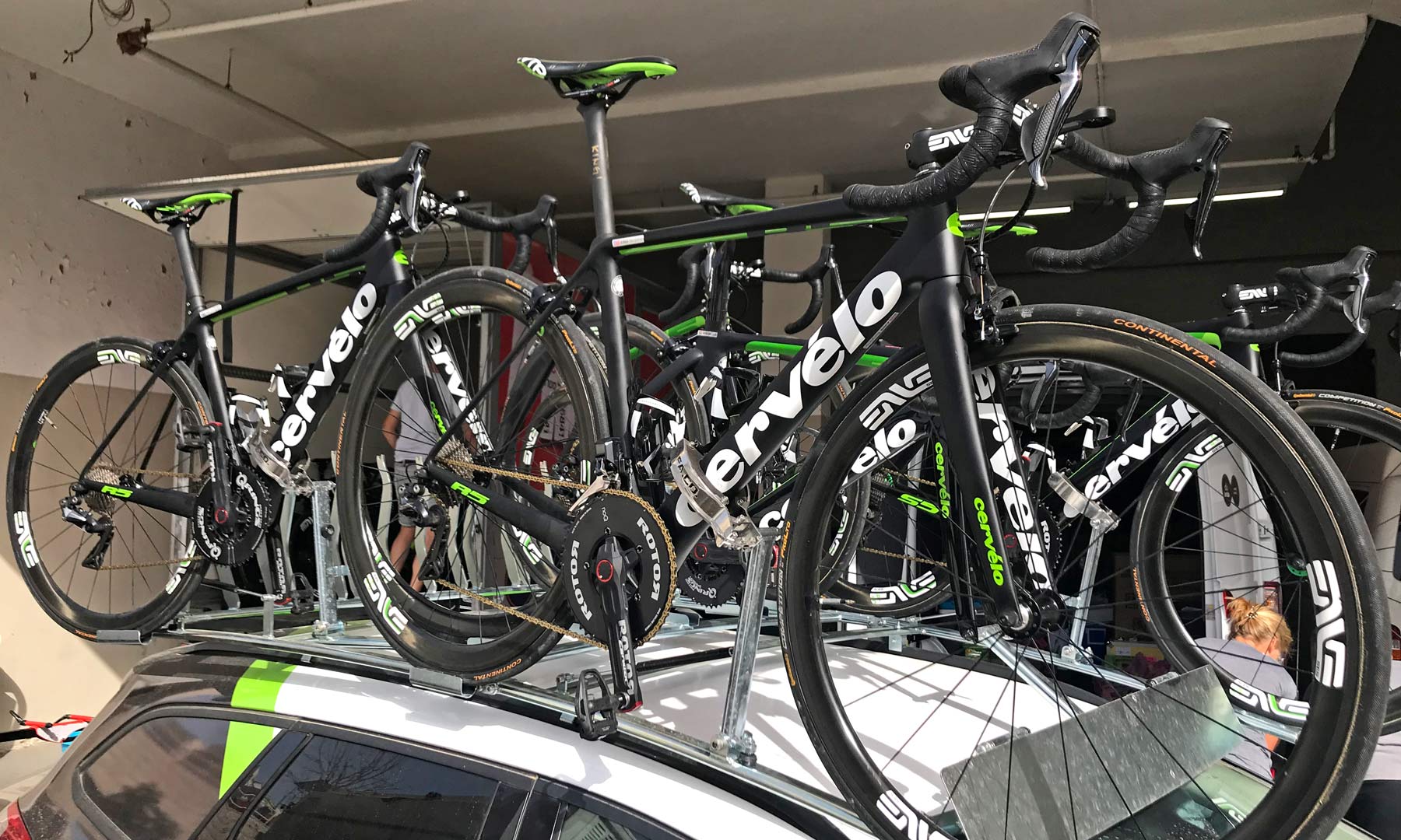 Giro101 Tech: Cervelo R5 & S5 race bikes of Team Dimension Data