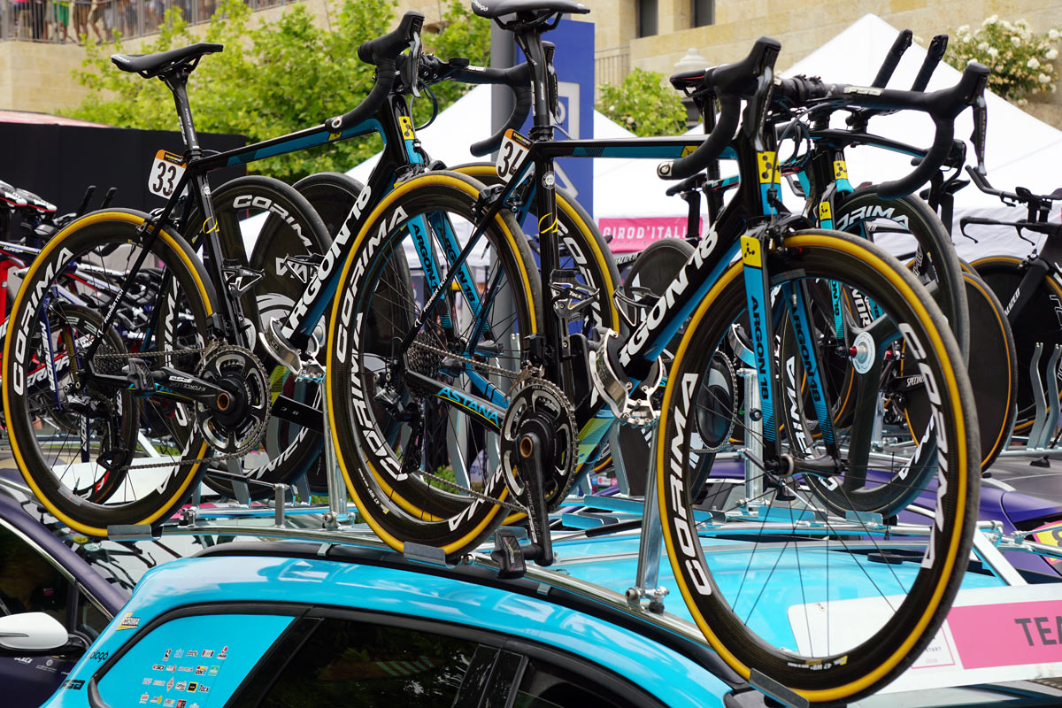 Giro101 Tech: Pro Bikes from Astana & Bahrain-Merida teams