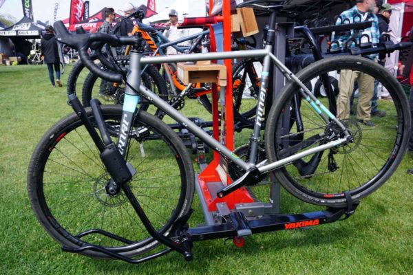 2018 Yakima Singlespeed single bike hitch mount tray style lightweight bike rack