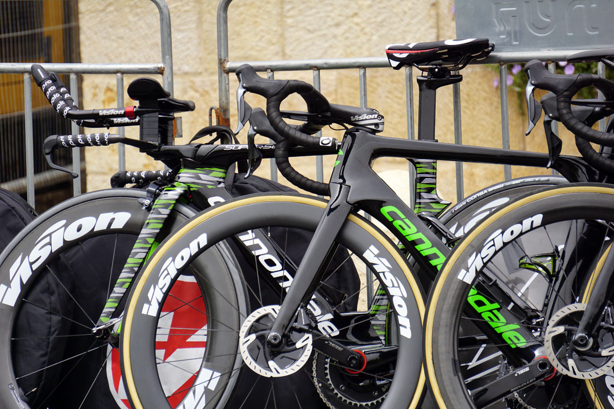 prototype cannondale aero disc brake road bike spotted at 2018 giro d-italia under Drapac pro cycling team
