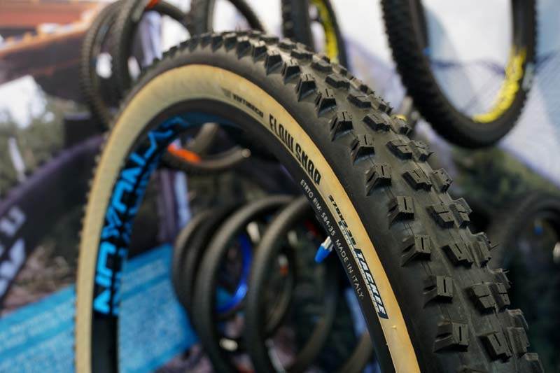2019 vee tire flow snap tan wall mountain bike tire