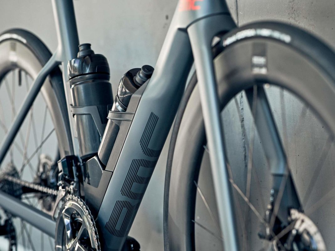 BMC Timemachine Road adds discs, integrated bar, even race hydration in ...