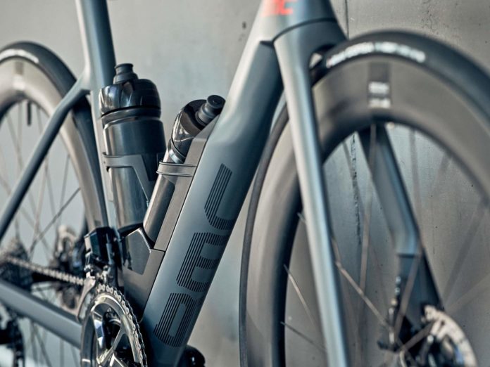 BMC Timemachine Road adds discs, integrated bar, even race hydration in