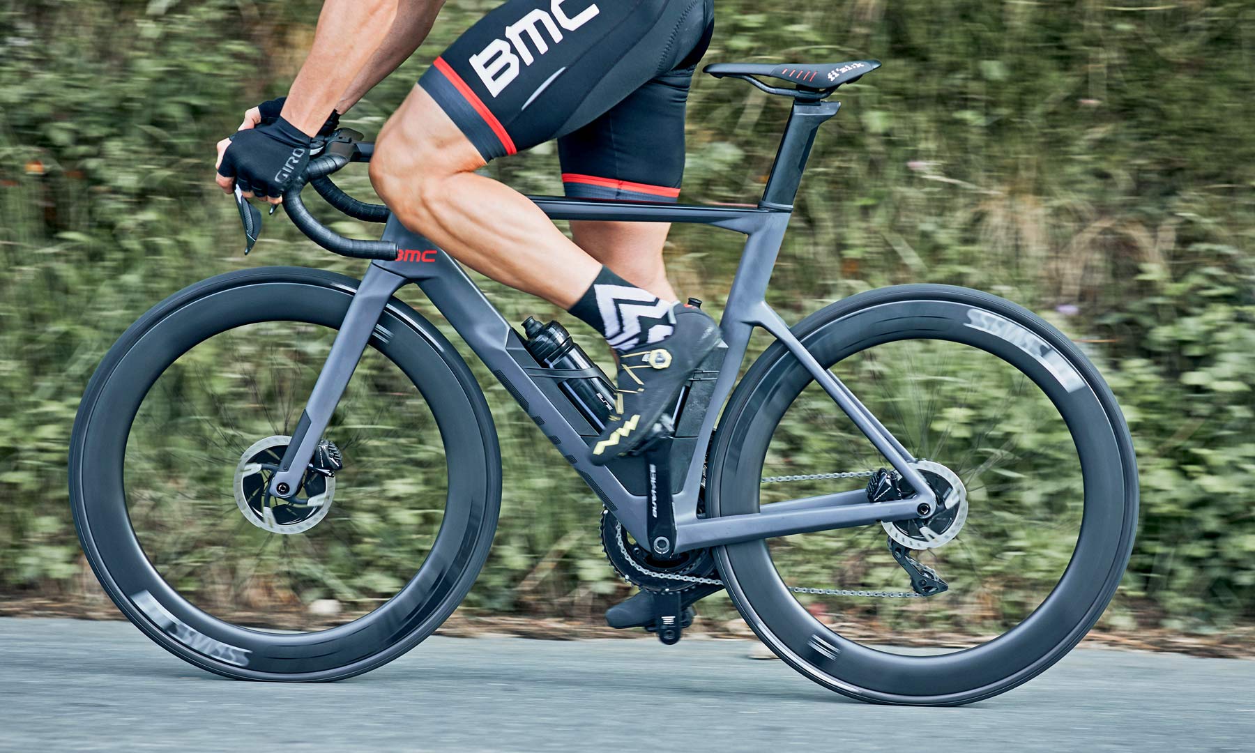 BMC Timemachine Road adds discs, integrated bar, even race hydration in
