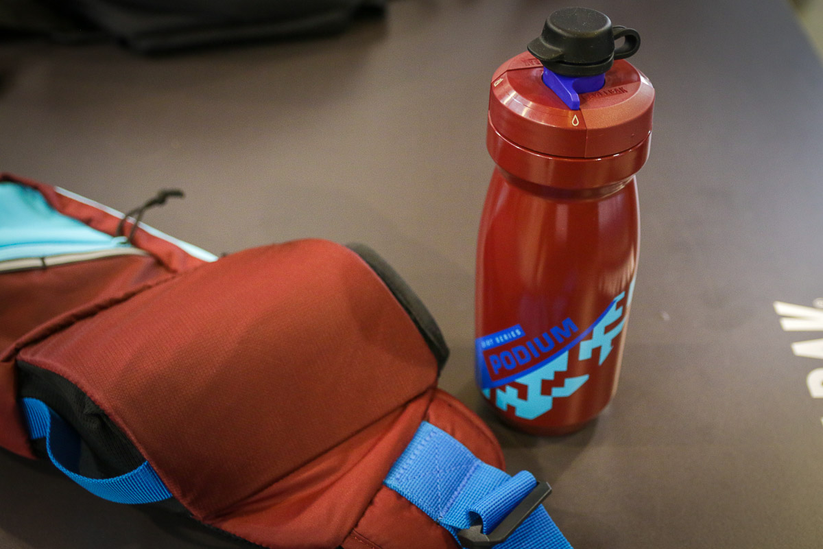 CamelBak Podium Flow 4 - Hip pack with a 4 l volume and water bottle on  test