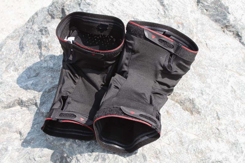 Dainese Trail Skins 2 kneepads, backsides