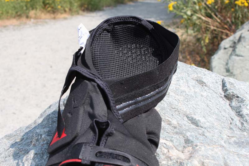 Dainese Trail Skins 2 kneepads, mesh inside panels
