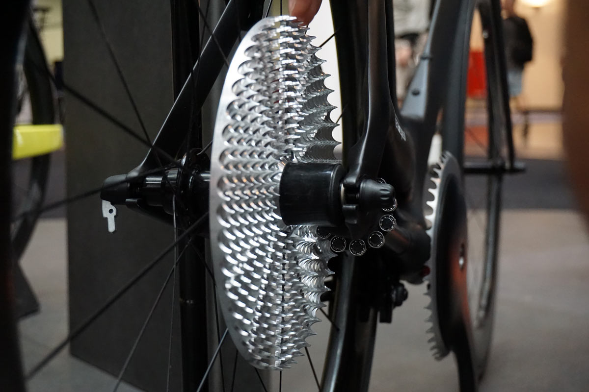 ceramicspeed concept drivetrain with shaft drive and flat cassette