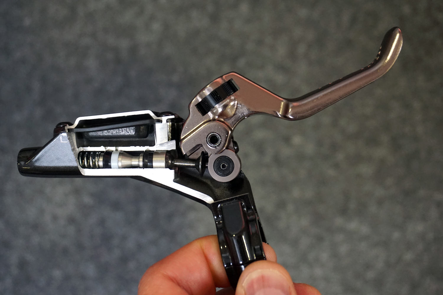 Hayes Dominion hydraulic disc brake tech details and cutaway images shows how they work