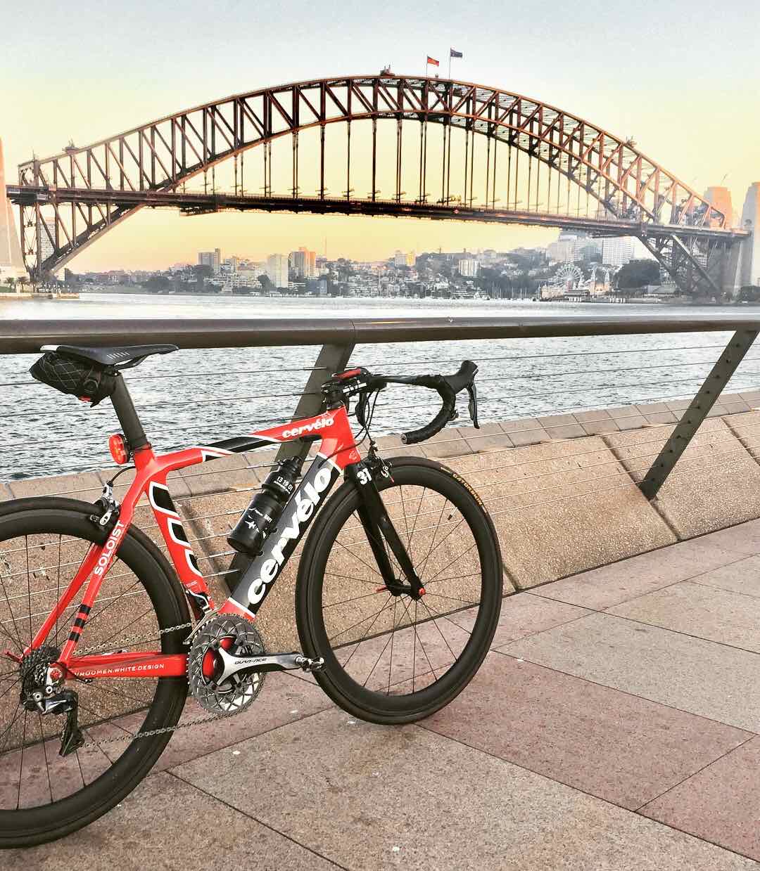 bikerumor pic of the day road cycling on a cervelo, sydney harbour, australia.