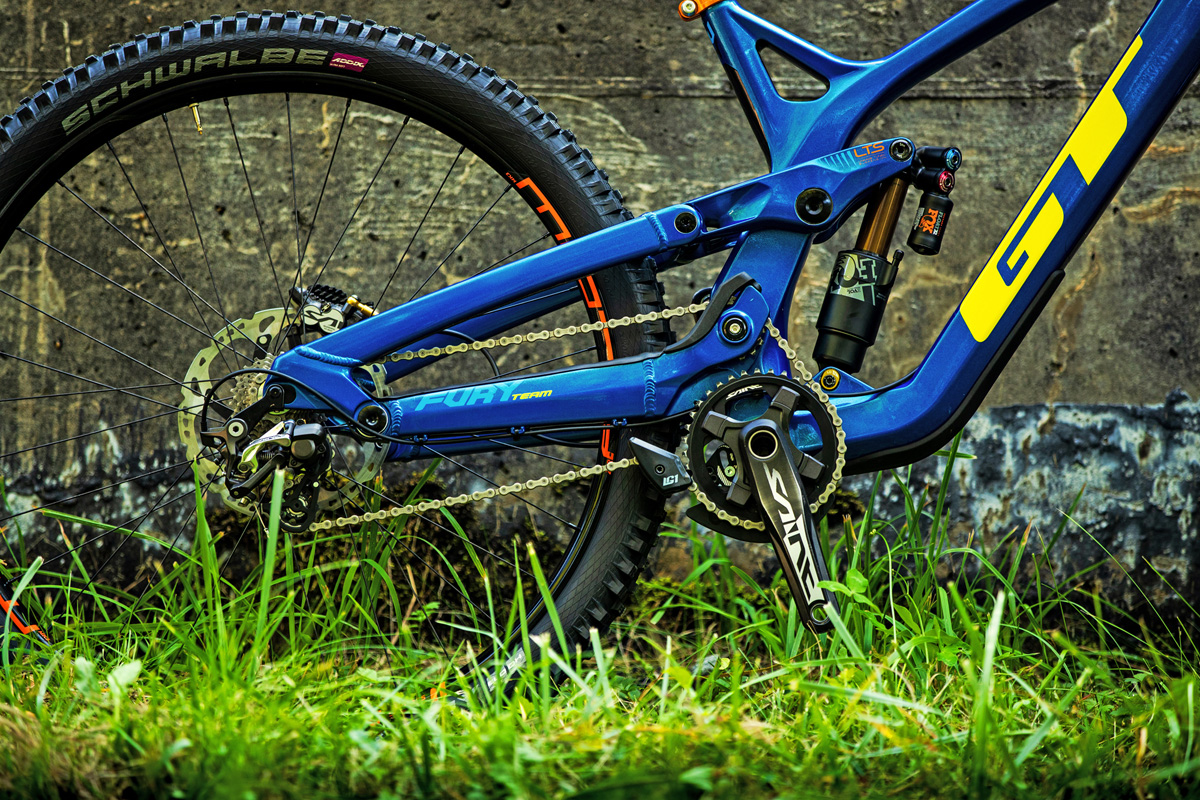 Bicicleta best sale gt downhill