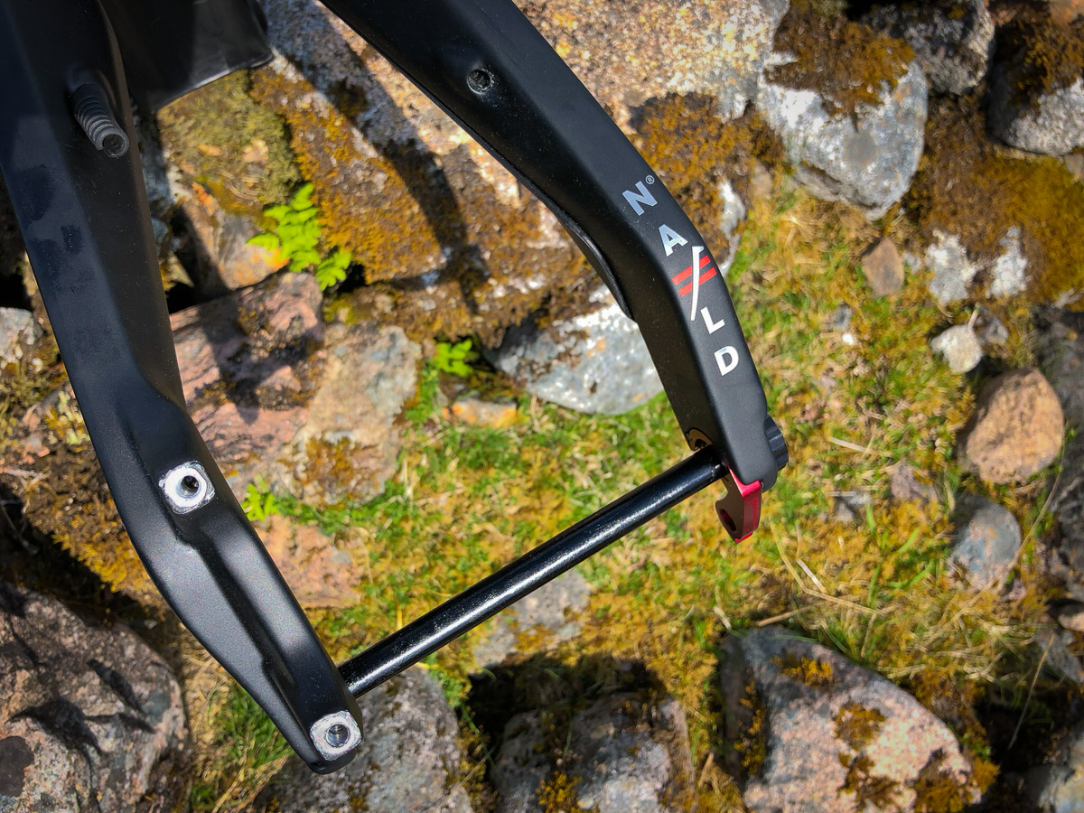 Polygon XQUARONE DH glides over anything with 218mm of pedal-able travel