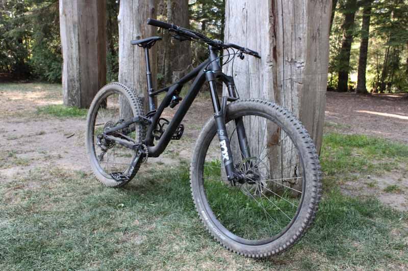 Specialized stumpjumper Evo, front angle