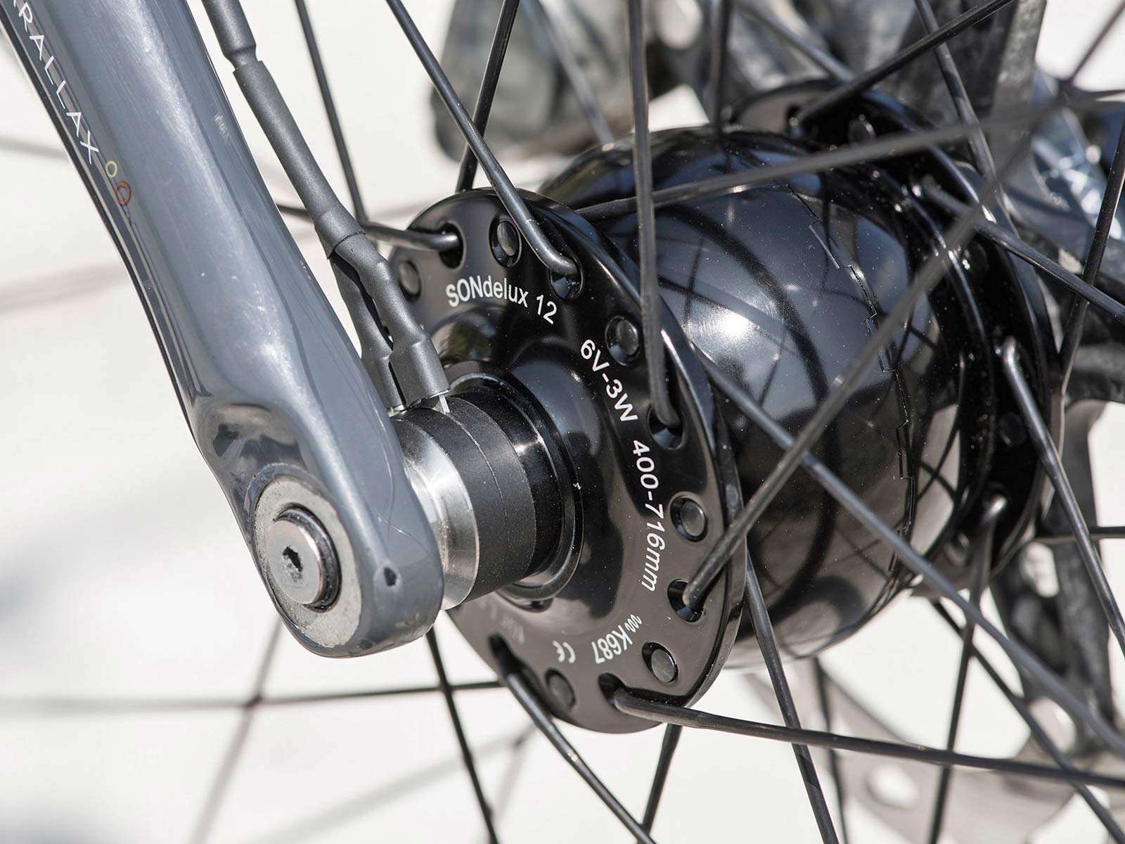 Hunt 30 Carbon Dynamo Disc carbon gravel bike bikepacking adventure dynamo hub generator wheels
