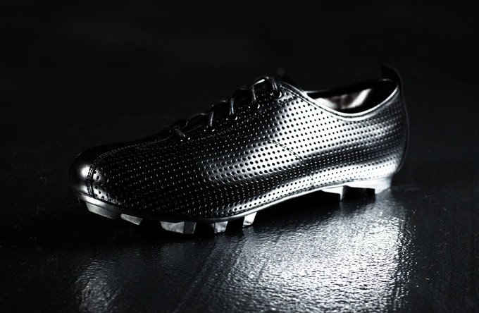 Streamline your footwear w/ cycling shoe that combines real leather & classic looks