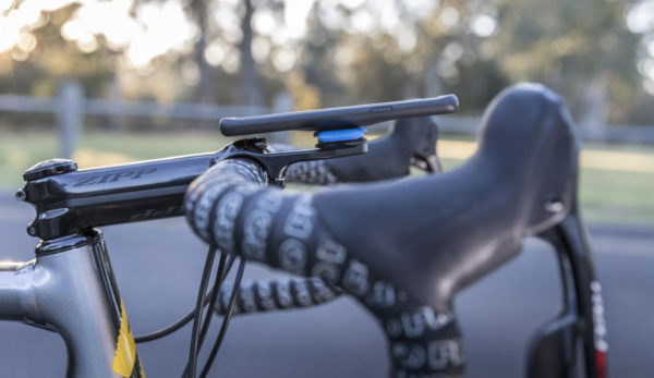 quad lock out front mount pro shows how to mount your smartphone on the handlebars
