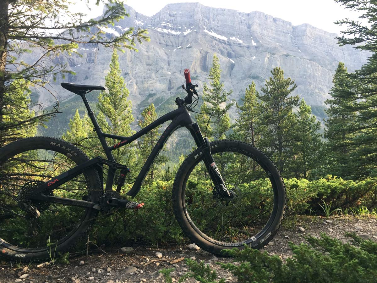 The 2018 Niner JET9 RDO is a versatile adventure mountain bike that works well with 120mm and 130mm trail mountain bike forks with big tire clearance