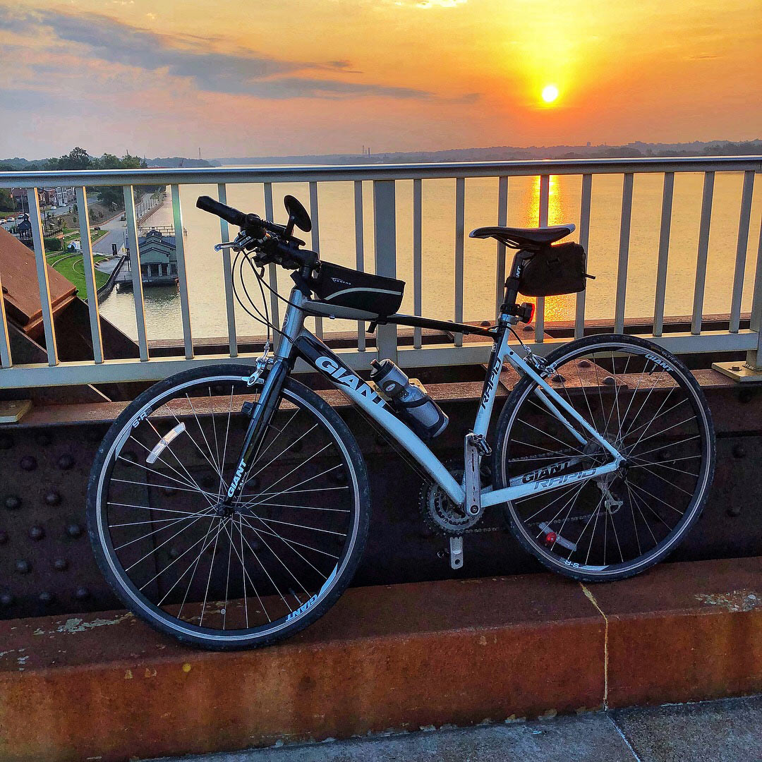 bikerumor pic of the day cycling the big four pedestrian bridge, kentucky and indiana.