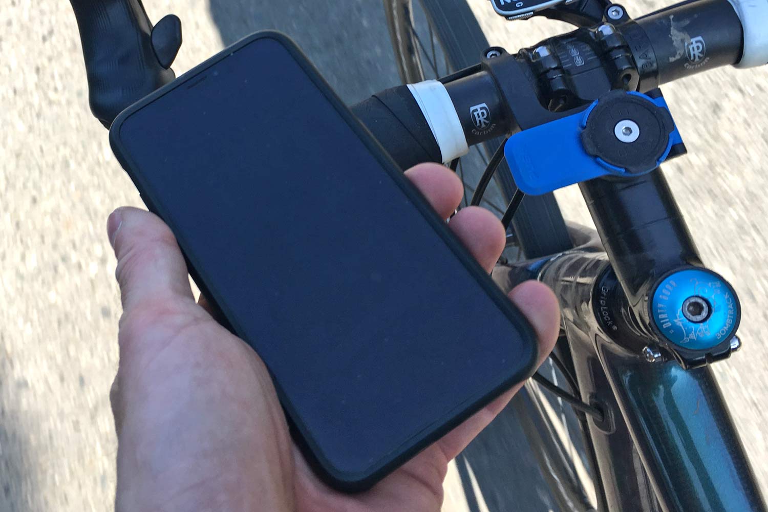 Review: Quad Lock iPhone X case & out-front Bike Mount keeps