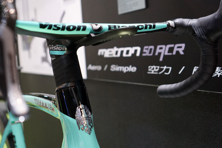 FSA Vision Metron ACR integrated stem steerer and headset combo hides all cables and hoses inside stem fork and frame for better aerodynamics