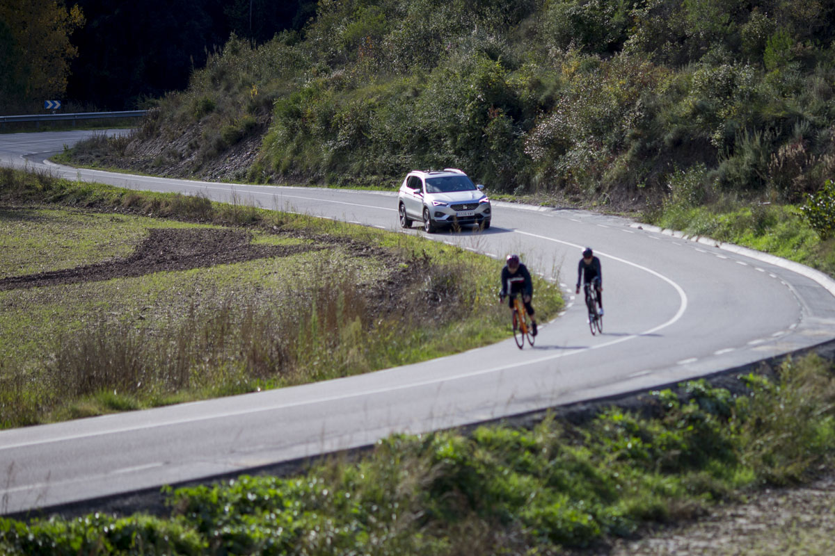 SEAT Tarraco SUV brakes for cyclists with new Front Assist feature
