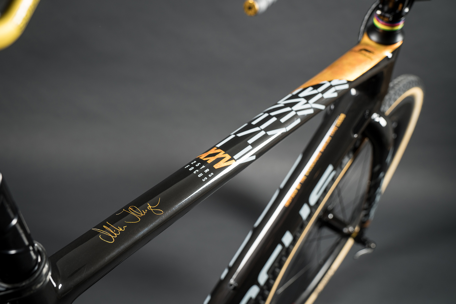 Focus celebrates 25 years w/ one off 24k gold MARES CX bike 
