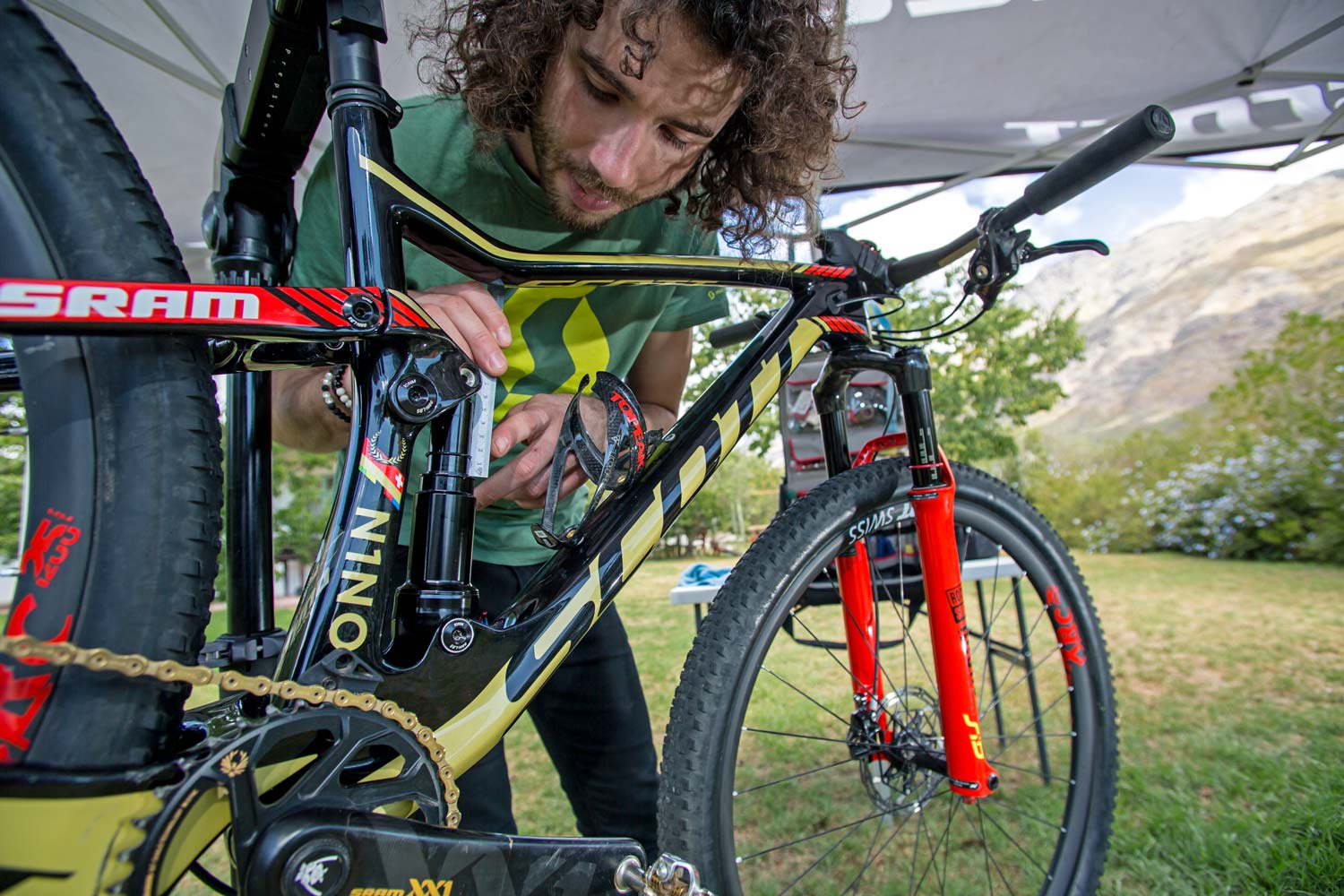How to Set Up your suspension with Yanick the Mechanic, photos by Jochen Haar