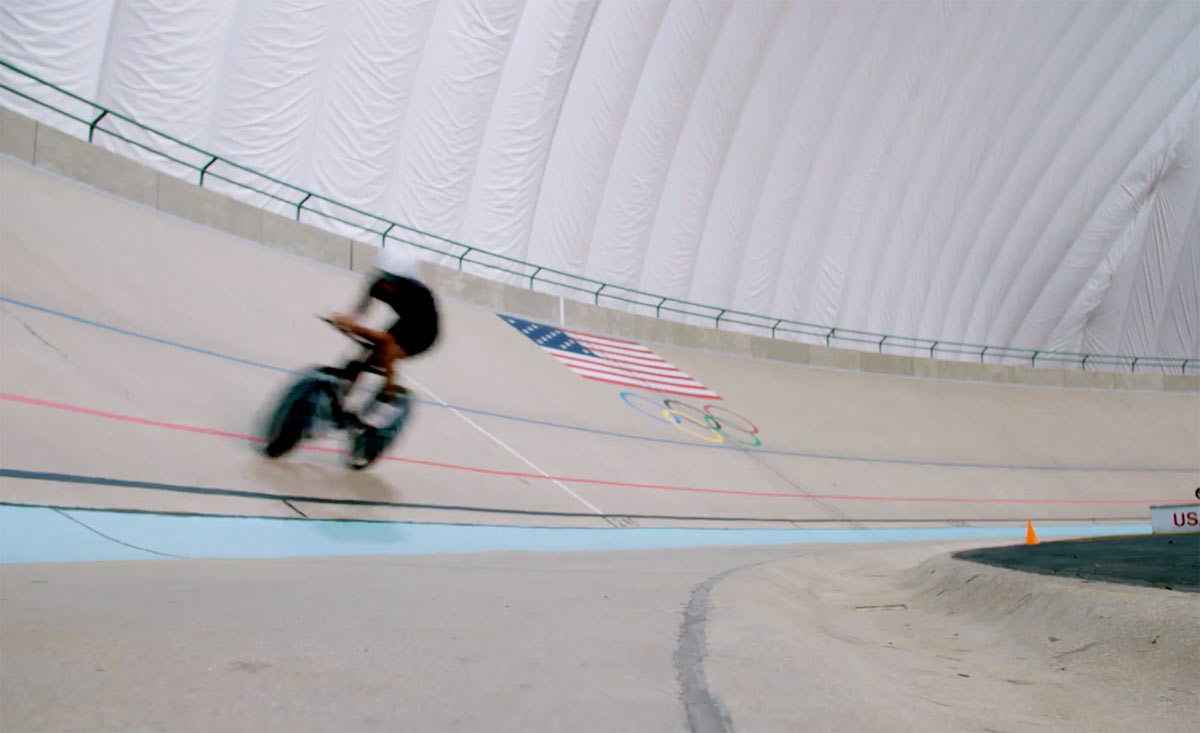 how fast can humans ride a bicycle and what is the hour record for men and women