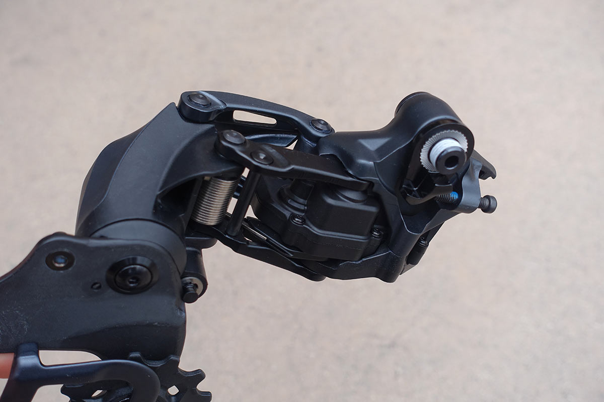 how does the sram eagle etap axs wireless mountain bike shifter and derailleur work