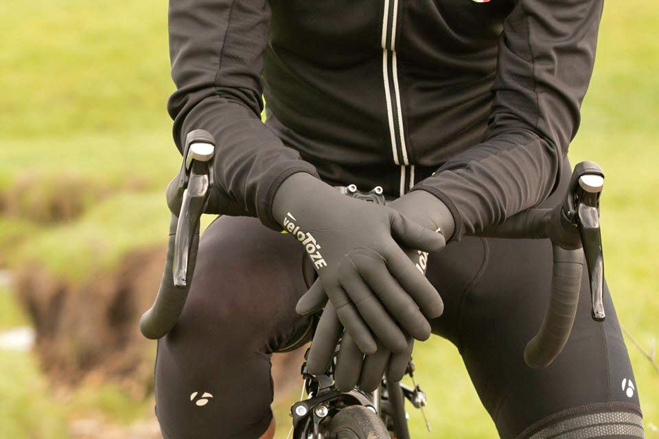 VeloToze adds VeloFingerz, waterproof cycling gloves keep hands warm as feet