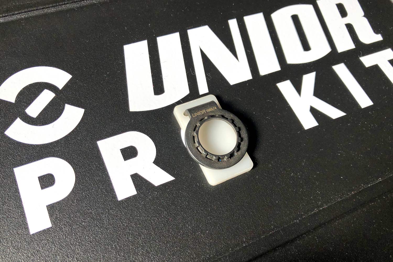 Review: Unior’s tiny multi-purpose Pocket Lockring Tool saves the day