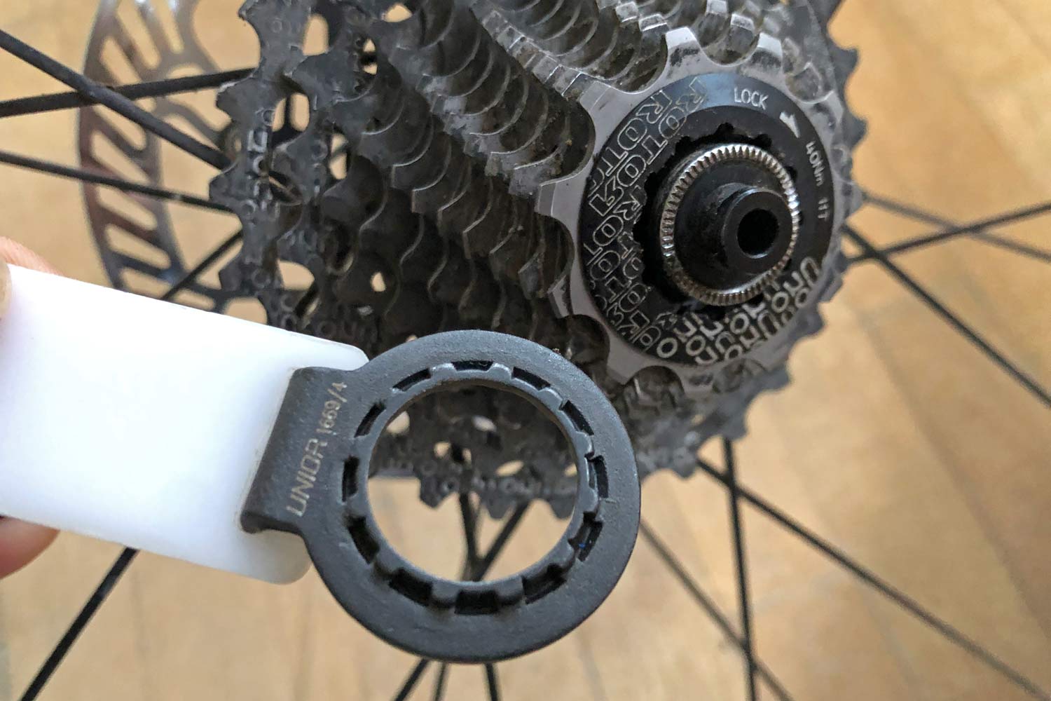 how tight should cassette lockring be