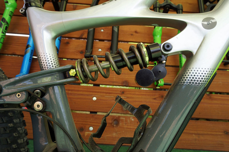 DVO gets ready for enduro with 180mm singlecrown Onyx fork, Jade X
