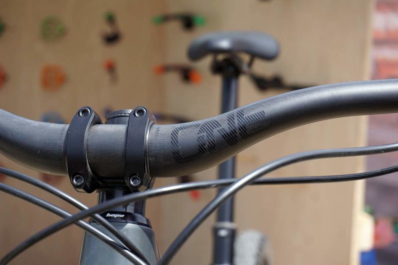 oneup components edc stem and ovalized carbon fiber mountain bike handlebar