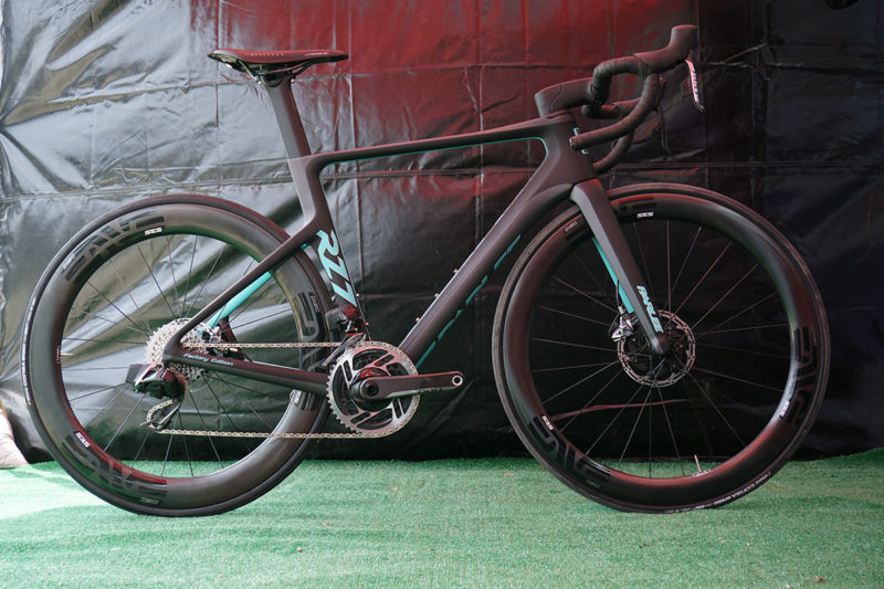Parlee RZ7 aero road bike with integrated stem and disc brakes cover fairings